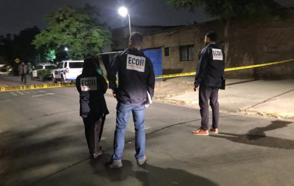 Hombre muere acribillado frente a botillería en Estación Central: se contaron al menos 14 casquillos de bala