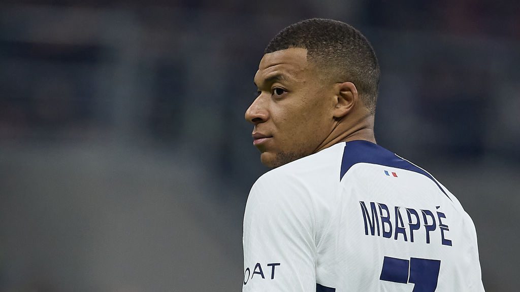 Un periodista de Real Madrid TV la ha 'liado' en pleno 'culebrón Mbappé':  Sabes cosas