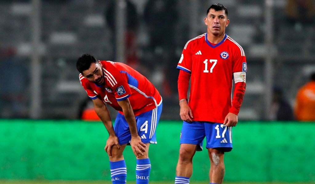 Chile vuelve a caer en el ranking FIFA: en qué lugar quedó La Roja y qué país está a punto de superarla