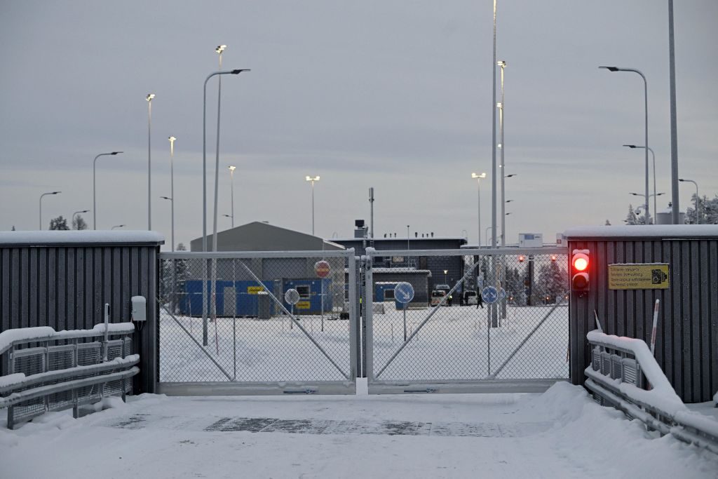 Finlandia alista el cierre total de su frontera con Rusia