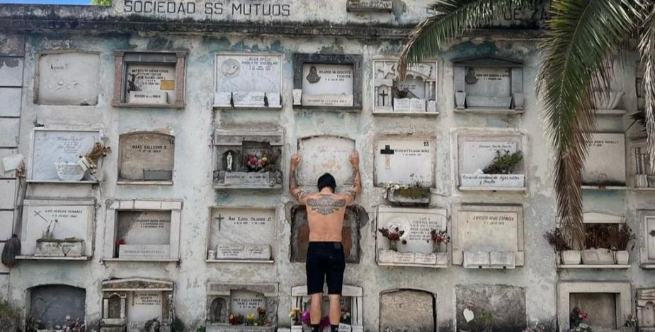 Red Hot Chili Peppers en Chile: ¿Qué hacía Anthony Kiedis en el Cementerio General?