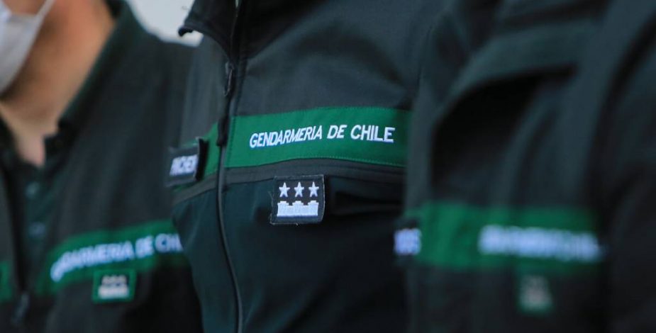 Gendarmes en cárcel de Los Andes evitan ingreso de droga y teléfonos que estaban escondidos en planchas de madera