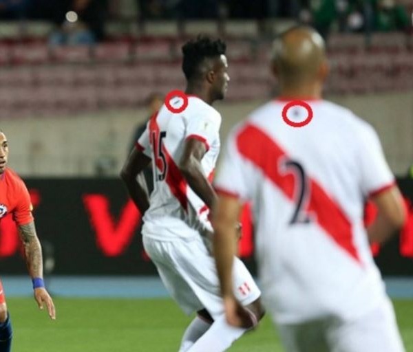 Polémica en Perú por jugadores que borraron logo de su camiseta